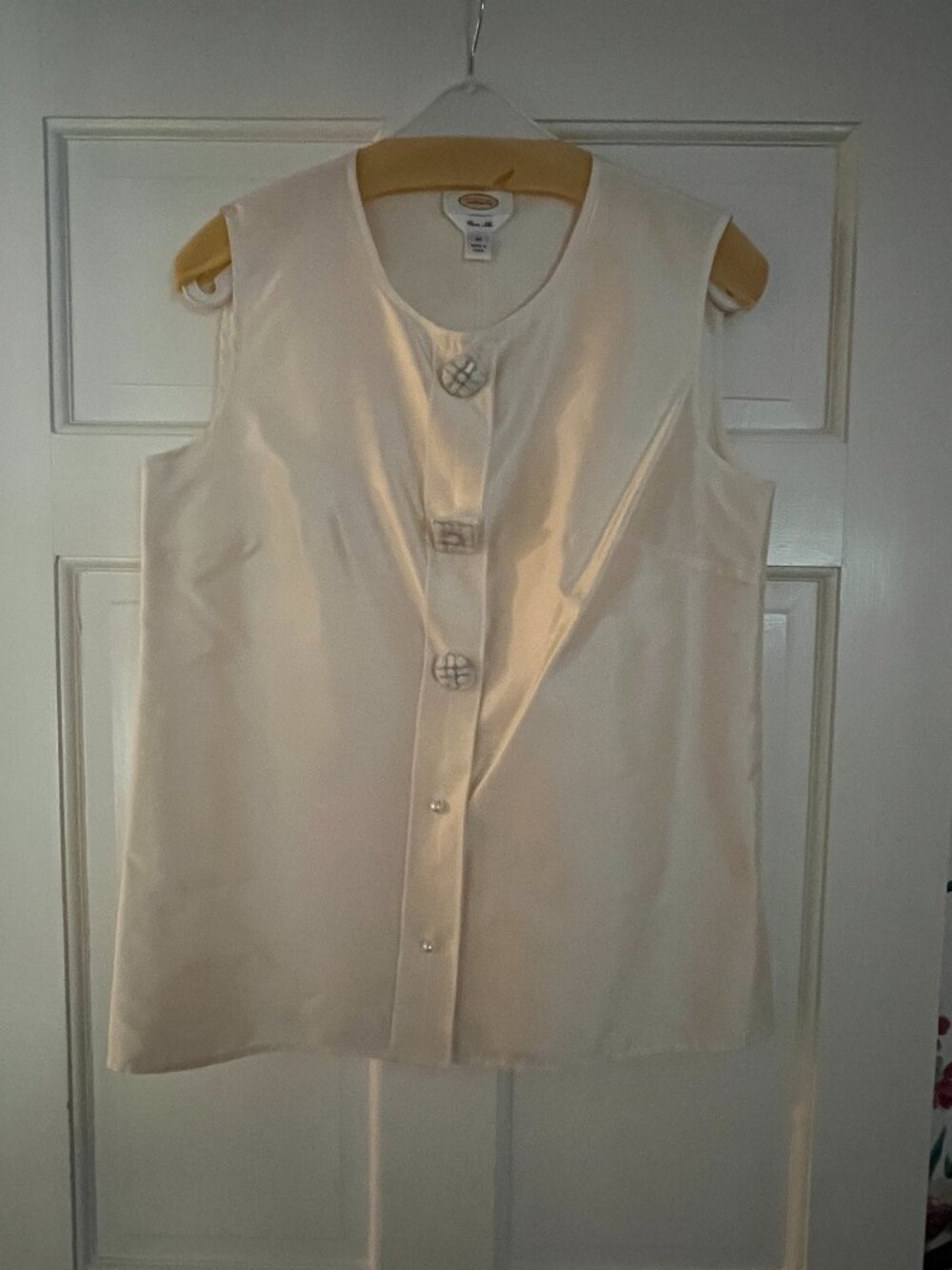 Talbots pure silk sleeveless top champagne with 3 large rhinestone buttons NWT